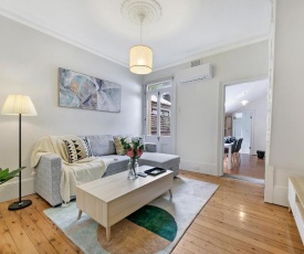 KOZYGURU SURRY HILLS COZY 3 BED TERRACE MINS WALK TO CBD NSH095