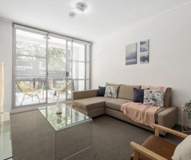 A Modern & Cozy Studio Next to Darling Harbour