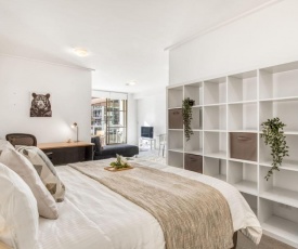 A Modern & Spacious Studio Next to Darling Harbour