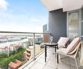 A Spacious 2BR Apt with a Gorgeous View of Darling Harbour, FREE Parking