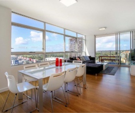 Moore to See - Modern and Spacious 3BR Zetland Apartment with Views over Moore Park