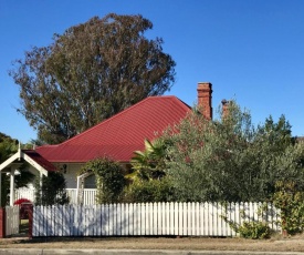 Tenterfield Historic c1895 Cottage