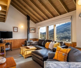 Banjo 2 Bedroom Loft with fireplace and mountain views