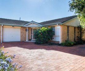 1/4 Huntly Close