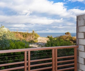 One Mile Ridge', 12a/26 One Mile Close - stunning views, air con, infinity pool