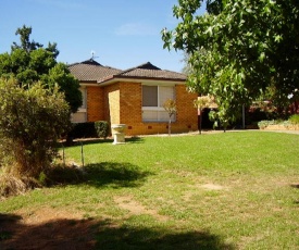 HENDERSONS HOUSES - Parkside Cottage