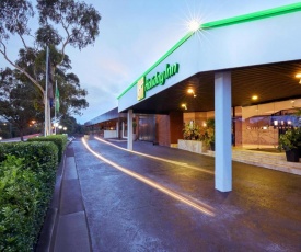 Holiday Inn Warwick Farm, an IHG Hotel