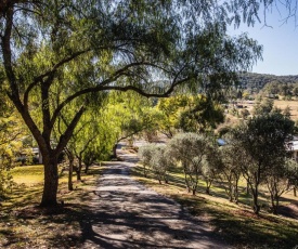 Capers Guesthouse, Barn and Cottage